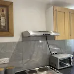 Comfy And Lovely 1-Bed Apartment In London