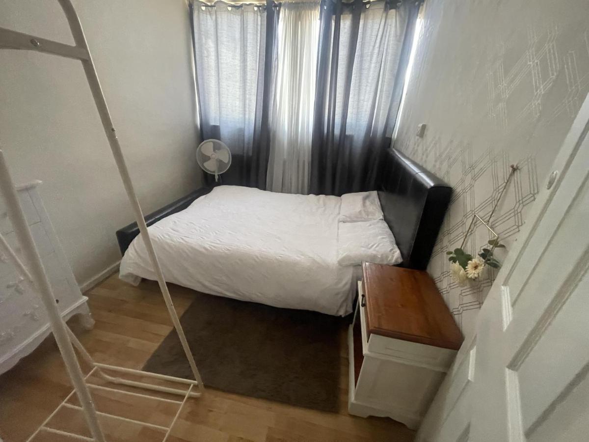 Comfy And Lovely 1-bed In Londra